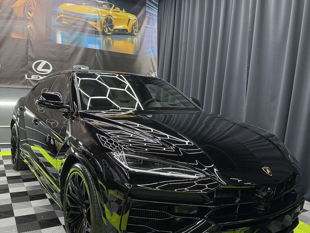 Lamborghini Urus negru cu luciu profund, în atelierul Imperial Detailing Oradea