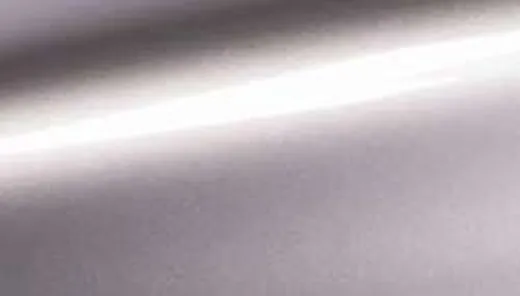 Mostră de folie PPF bronz lichid satinat, cu reflexie difuză deschisă.