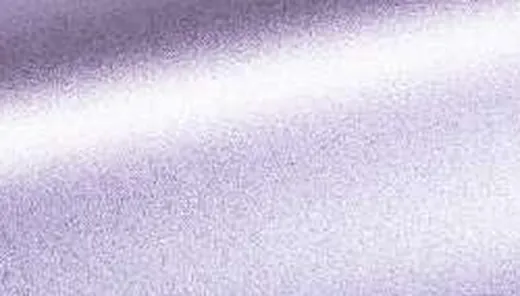 Mostră de folie PPF mov Berry mat, cu granulație fină și reflexie argintie.